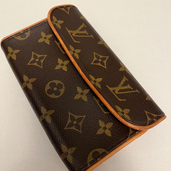 Louis Vuitton Vintage Pochette Florentine - Picture 1 of 8